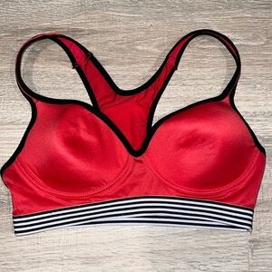 Pink and black sports bra‎